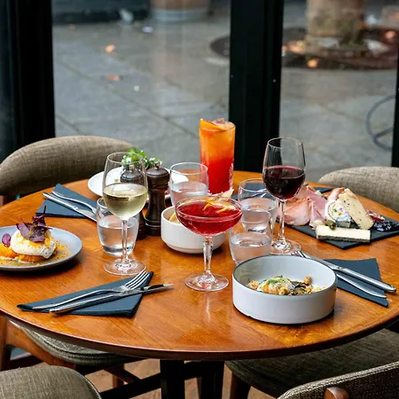 Edgar & Achille Hotel 3*
