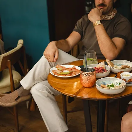 Edgar & Achille Hotel